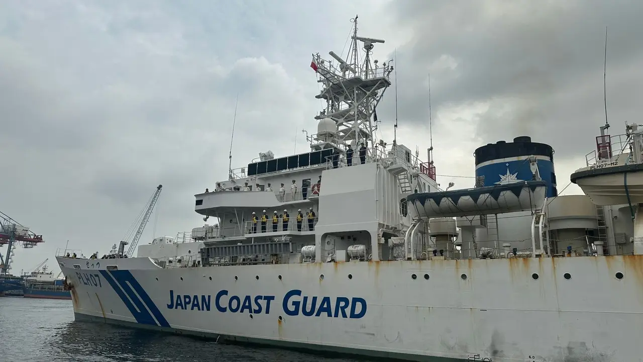 Kapal Settsu milik Japan Coast Guard bersandar di Pelabuhan Tanjung Priok, Jakarta, Rabu (22/1/2025). (Liputan6.com/Benedikta Miranti)