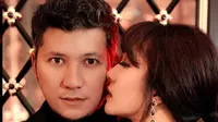 Tak kalah dengan Raisa-Hamish, Gading-Gisel tampil seksi dan memukau dalam sebuah pemotretan. 