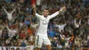 Bintang Real Madrid, Cristiano Ronaldo menjadi pemimpin klasemen pemain dengan tembakan terbanyak ke arah gawang dengan total 29 tembakan hingga pekan ke-9 La Liga Santander. (EPA/Kiko Huesca)