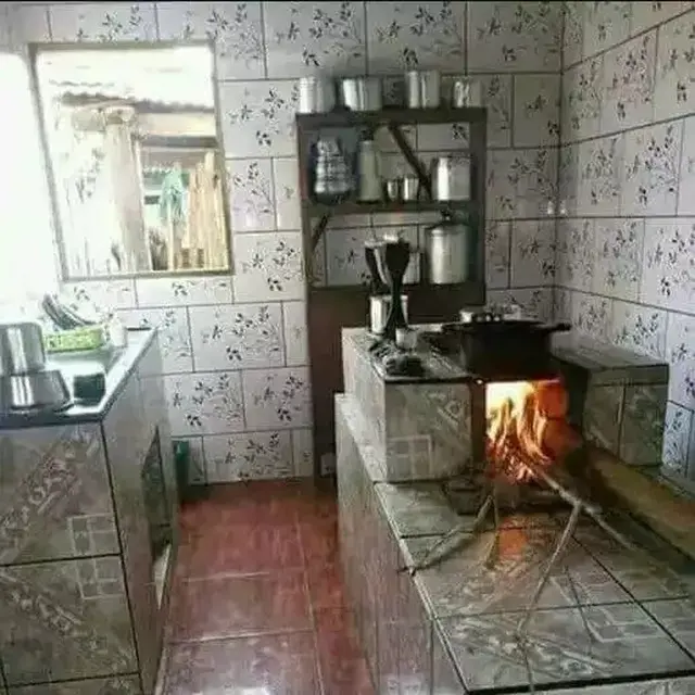 6 Potret Nyeleneh Orang Masak Pakai Kayu Bakar Ini Bikin Tepuk Jidat