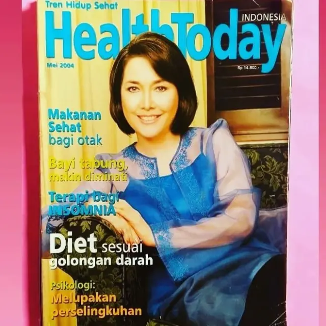 6 Foto Jadul Widyawati Sophian saat Jadi Cover Majalah, Curi Perhatian
