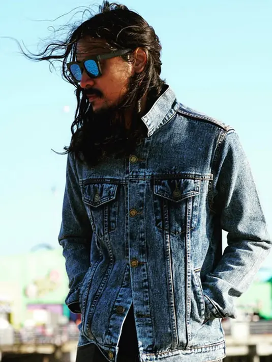 Selain rasa menyesal, pengacara juga menyampaikan keinginan Ello setelah kasus yang diterimanya ini. Menurutnya, kekasih dari Aurelie Moeremans ini sangat ingin sembuh dan terbebas dari barang haram itu. (Instagram/marcello_tahitoe)