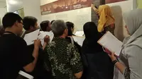 Asyiknya Belajar Membaca Aksara Kuno dari Prasasti