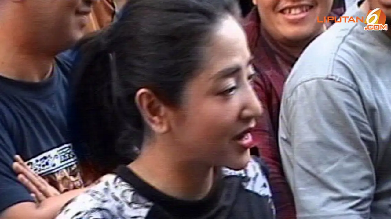dewi-persik-140213d.jpg