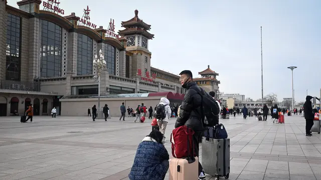 Suasana Stasiun Kereta Beijing Jelang Tahun Baru Imlek