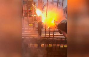 Beberapa pemuda meluapkan kemarahan mereka kepada penjual obat keras ilegal di wilayah Pasar Rebo, Jakarta Timur, Sabtu (7/3/2026) (@info.jakartatimurr)