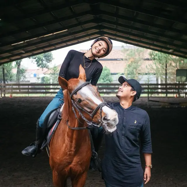 6 Potret Glenca Chysara Bareng Kekasih, Selalu Romantis Meski Jarang Tersorot