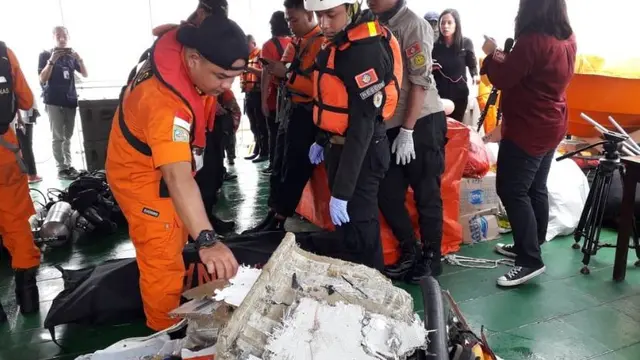 Ini Foto Hasil Temuan Tim Sar Saat Mencari Korban Lion Air JT610