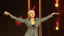 Agnez Mo tampil atraktif dengan lagu Coke Bottle saat membuka perhelatan Bright Awards 2017, ajang penghargaan insan pariwara. (Bambang E.Ros/Bintang.com)