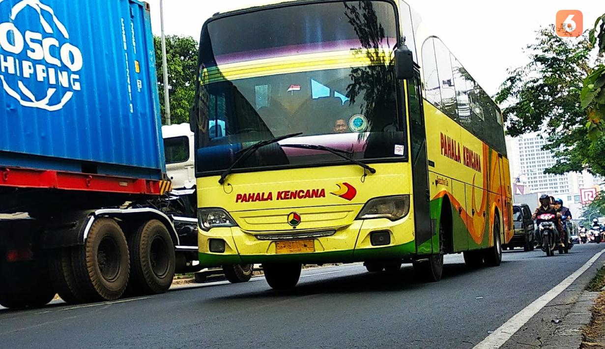 Nusantara Gemilang tipe Skybus merupakan produk pertama karoseri Nusantara Gemilang yang mengambil inspirasi bus Eropa yaitu Mercedes-Benz Travego.