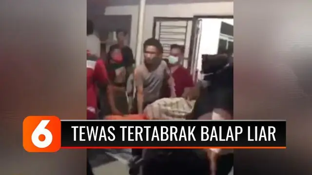 Bocah berusia 11 tahun tewas tertabrak sepeda motor saat menyaksikan ajang balap liar di Batu Bara, Sumatra Utara. Korban tertabrak salah satu pembalap, saat kegirangan merayakan kemenangan kakaknya yang juga ikut balap liar.