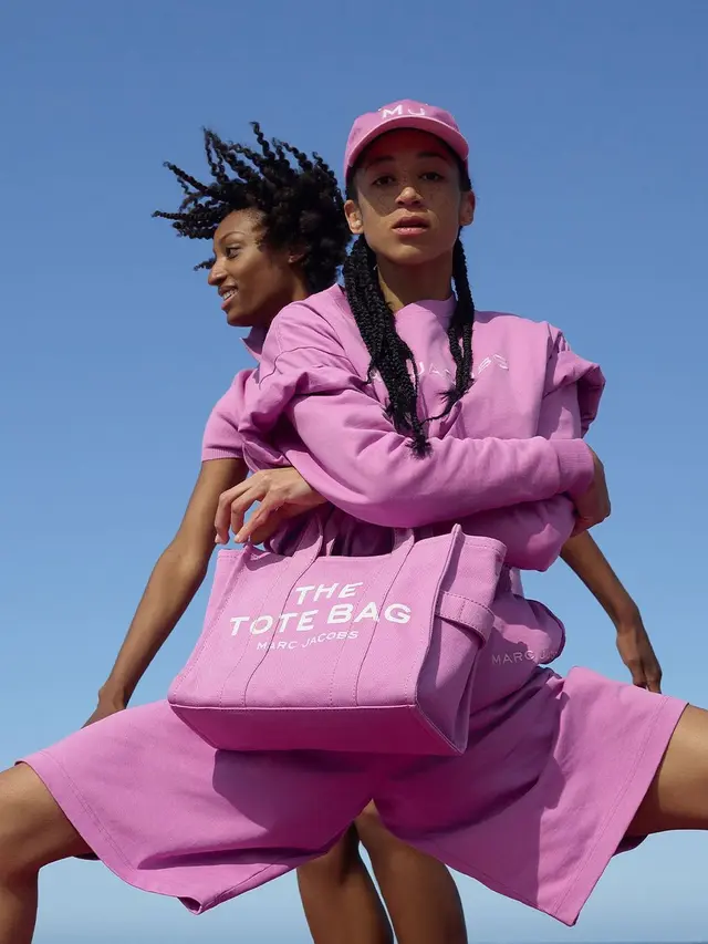 Marc Jacobs Hadirkan Outfit Esensial Penuh Warna di The Color Collection