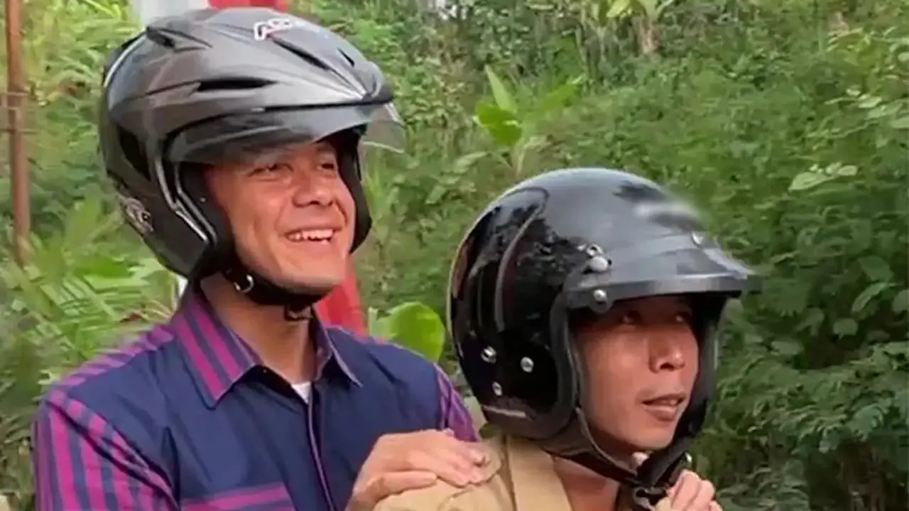 Pakai Helm Lokal dengan Harga Merakyat, Ganjar Pranowo Tetap Percaya Diri Menjalankan Tugasnya