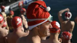 Perlombaan renang tersebut bertajuk Copa Nadal (Piala Natal). Tahun ini, lomba renang tersebut merupakan edisi ke-114. (AFP/Josep Lago)