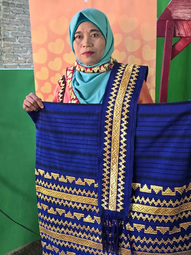 Waliyah, Ketua Sentra Simbaretno 01 mengaku telah sejak 2016 menggeluti kerajinan tapis.