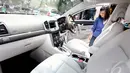 Captiva model terbaru ini dilengkapi fitur Dual-Zone Climate Control dan Passive Entry Passive (PEPS) yang memungkinkan pengemudi membuka pintu dan menyalakan tanpa menggunakan kunci selama berada dalam jangkauan sensor (Liputan6.com/Faizal Fanani)