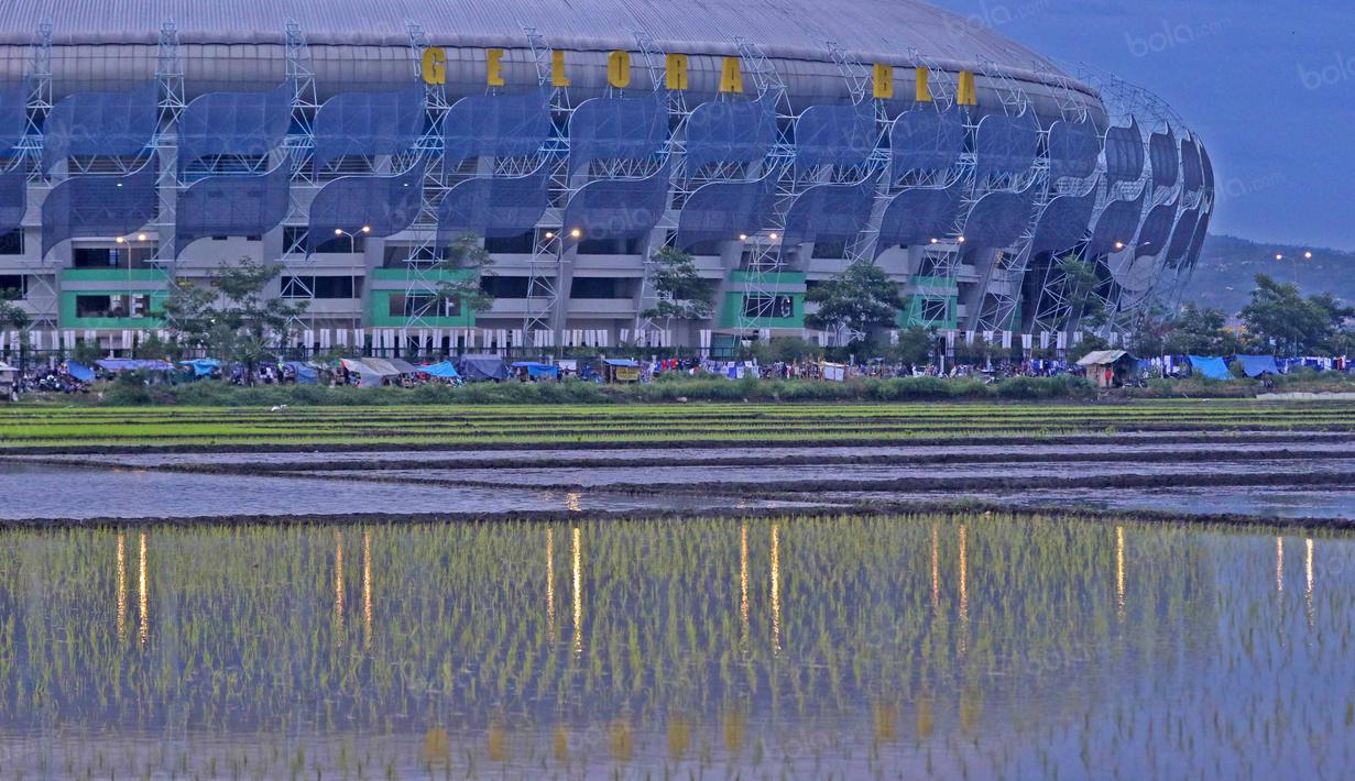 GBLA dibangun dekat areal persawahan dan pemandangan berbukit di Jawa Barat. (Bola.com/Nicklas Hanoatubun)