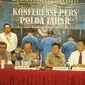 Kepolisian, KPU dan Bawaslu Jawa Barat menggelar konferensi pers di Mapolda Jawa Barat, soal hasil OTT dugaan gratifikasi pelolosan seleksi bakal pasangan calon kepala daerah dalam Pilkada Garut. (Sumber foto : media center KPU Jabar)