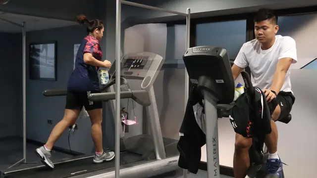 FOTO: Lorong Hotel dan Gym jadi Alternatif Menjaga Kondisi Fisik Wakil Indonesia Jelang All England 2021 - Praveen Jordan; Melati Daeva Oktavianti