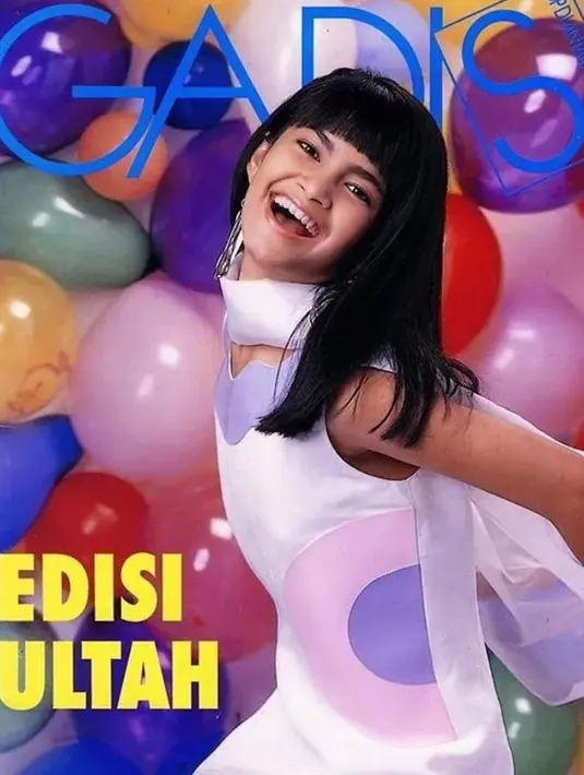 Perempuan keturunan Aceh ini sering ditunjuk menjadi cover model majalah saat remaja. Gayanya yang ceria membuat majalah terasa kian menarik untuk dibeli. Tak heran, kala itu majalah dengan cover model Cut Tari ludes terjual. (Liputan6.com/IG/cuttaryofficial)