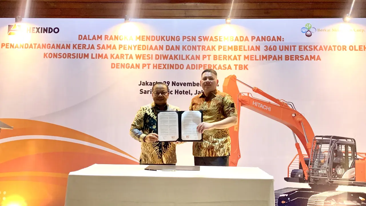 PT Hexindo Adiperkasa Tbk (Hexindo) menandatangani kerja sama penyediaan dan kontrak pembelian dengan PT Berkat Melimpah Bersama. (Tasha/Liputan6.com)