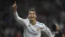 Cristiano Ronaldo. Striker asal Portugal ini mencetak gol ke-70 saat berseragam Real Madrid setelah sebelumnya mencetak 16 gol bersama Manchester United. Total membutuhkan 106 penampilan untuk mencetak 70 gol. (AFP/Gabriel Bouys)