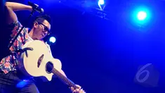 Band Rock & Roll, Naif saat beraksi di Indonesia Greaser Party 2015, Senayan, Jakarta, Jumat (10/4/2015). (Liputan6.com/Faisal R Syam)