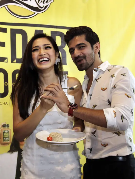 Meskipun beberapa waktu lalu ia mengatakan baru sekedar teman dekat dengan Vishal, namun Jedar tak ragu saat mengatakan sosok Vishal sebagai pria yang baik. Tak jarang Vishal juga kabarnya selalu membahagiakan Jedar. (Nurwahyunan/Bintang.com)