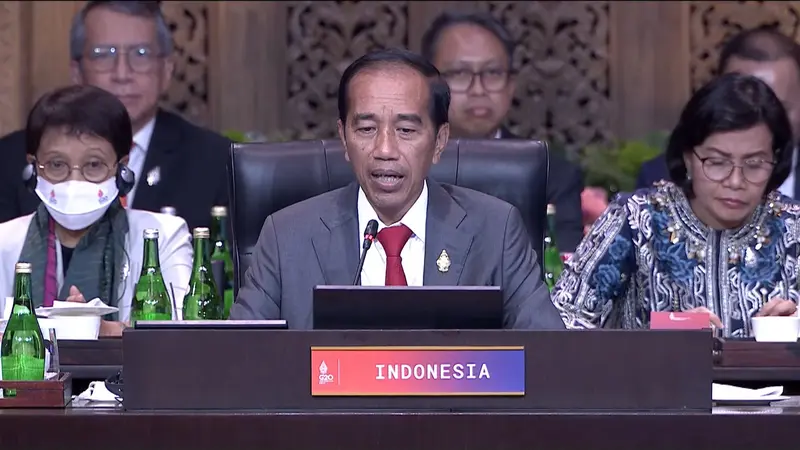 Presiden Joko Widodo (Jokowi) membuka KTT G20 di Bali. Dalam KTT G20  ini Jokowi menyampaikan ekonomi digital adalah kunci masa depan ekonomi dunia sebagai pilar ketahanan di masa pandemi.