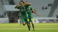 Adam Alis merayakan gol kedua Sriwijaya FC kontra Madura United, Senin (26/2/2018) di Stadion Batakan, Balikpapan. (Bola.com/Riskha Prasetya)