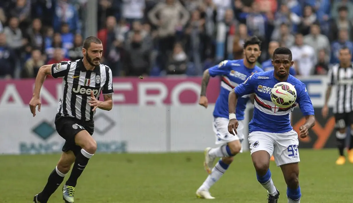 Aksi Samuel Eto'o mengontrol bola selama jalannya pertandingan.  (AFP PHOTO / ANDREAS SOLARO)