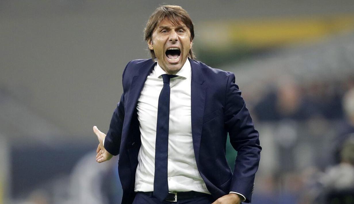 1. Antonio Conte (Inter Milan) - Juru taktik berusia 51 tahun ini berada di puncak daftar pelatih dengan gaji tertinggi di Serie A musim 2020-2021. Bayaran Conte mencapai 12 juta Euro atau setara Rp209 miliar per tahun. (AP/Luca Bruno)