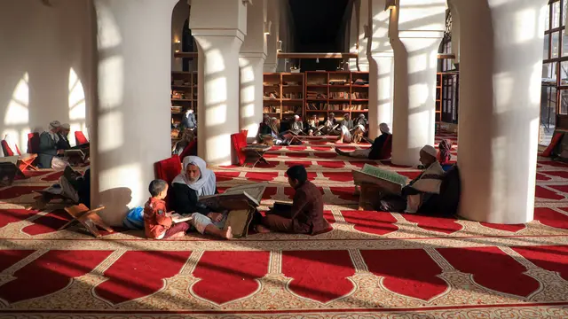 Tadarus Al-Qur’an Raksasa di Masjid Yaman