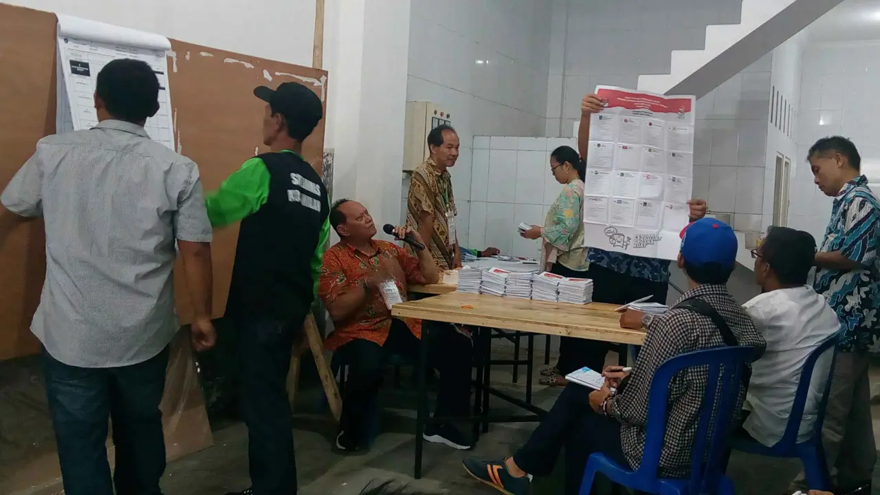 Cokelat dan Makanan Gagal Rayu Pemilih Datang Coblos Ulang di TPS Kota Malang