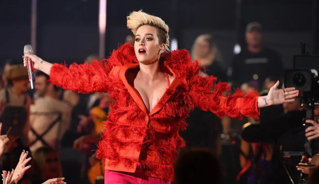 Tersiar kabar bahwa selama ini Katy Perry selalu mendapat pertanyaan mengenai lagu Taylor Swift berjudul Bad Blood. Selalu jadi pertanyaan apakah ia dan Tyalor ada perselihan atau tidak. (AFP/Bintang.com)