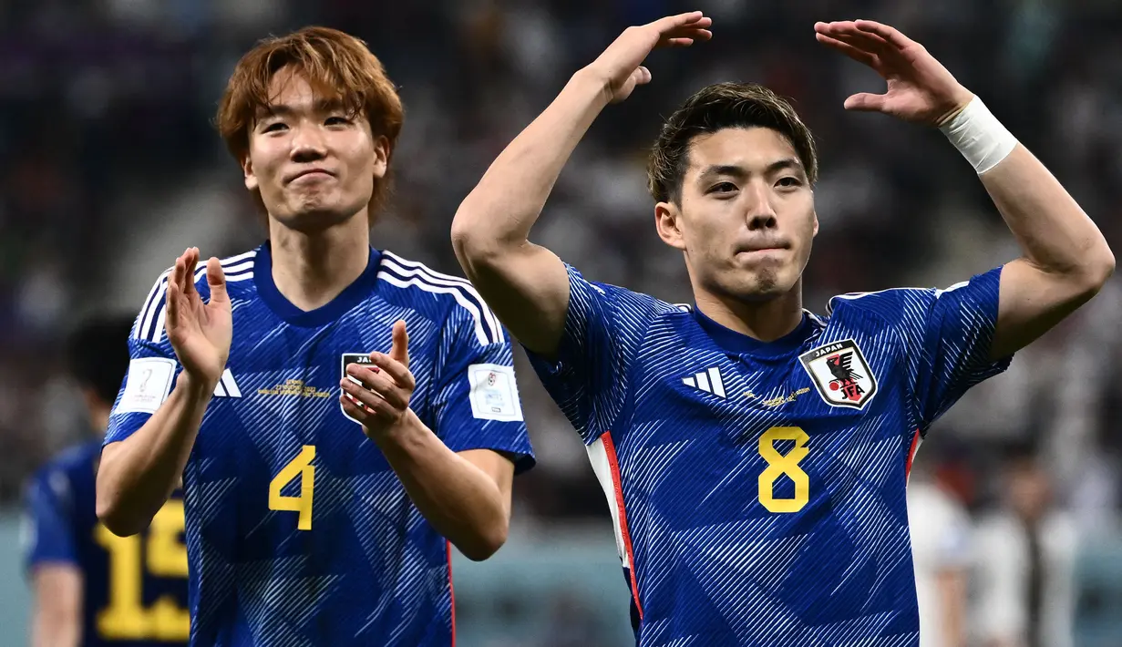 Selain Korea Selatan, Jepang menjadi salah satu kekuatan sepak bola di Asia, khususnya Asia Timur yang sangat diperhitungkan. Dengan kualitas pemainnya yang di atas rata-rata dibandingkan negara-negara lain di kawasan yang sama, Jepang telah melangkah lebih maju dalam mengimpor pemainnya untuk berlaga di Eropa. Di samping mengecap pengalaman di Eropa, otomatis nilai pasar mereka pun akan meningkat dengan bermain di Eropa. Lima pemain berikut menjadi bukti nyata dengan masuk dalam daftar 5 pemain Jepang dengan nilai pasar tertinggi setelah bermain di Eropa. (AFP/Jewel Samad)