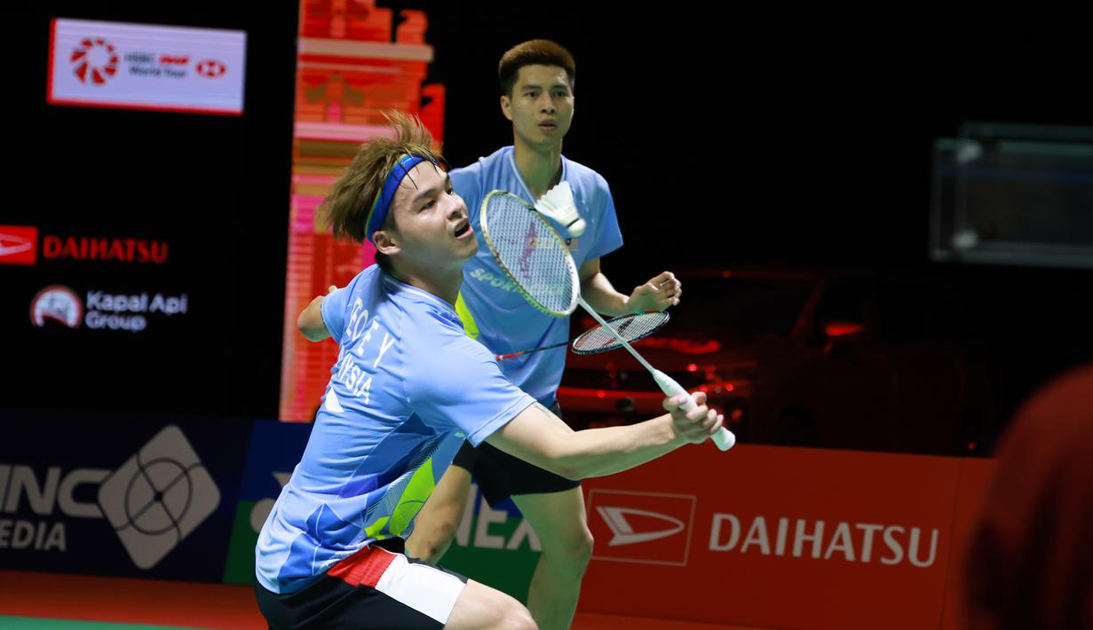 Memasuki game kedua kembali Kevin/Marcus memegang kendali dan unggul di interval dengan 11-9. Usai itu The Minions melakukan taktik mencecar bola ke arah Teo Ee Yi, hingga unggul jauh 20-13. Pasangan Malaysia mampu bertahan hingga angka 17. Skor ditutup 21-17 untuk Kevin/Marcus. (Dok. PBSI)