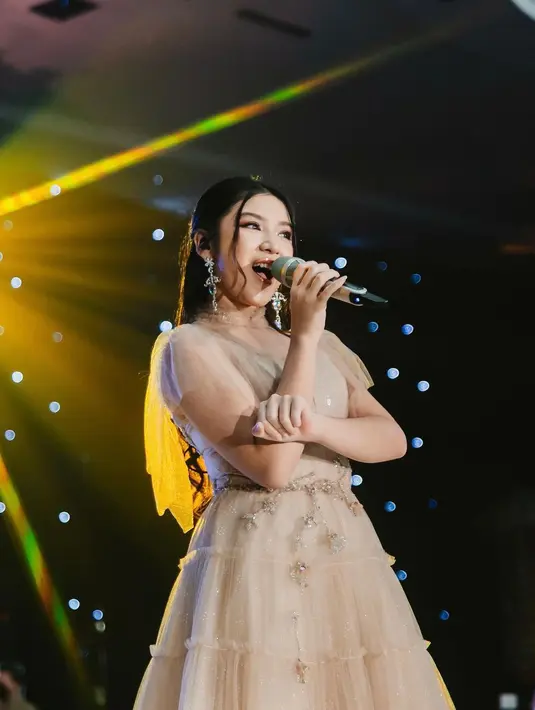 Muda, suara merdu dan berbakat adalah tiga hal yang menggambarkan sosok Tiara Andini. (FOTO: instagram.com/tiaraandini/)