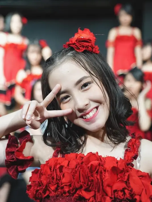 Kemampuannya beradu peran membuat cucu Acil ini memenangkan sejumlah penghargaan. Ia mendapatkan penghargaan pemeran anak-anak terbaik pada IMAA 2019.(Liputan6.com/IG/jkt48.zara)