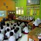 Siswa SD di Takalar diajari cara penggunaan media digital secara bijak (Liputan6.com)