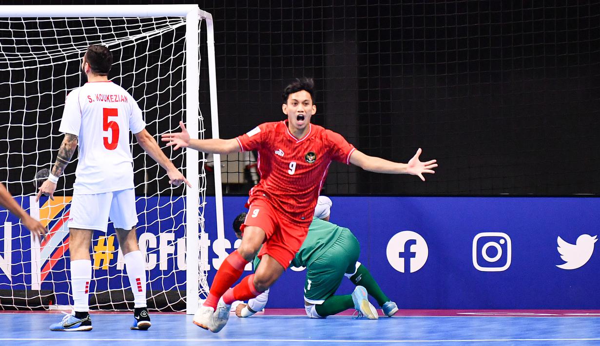 Di babak pertama Timnas Indonesia unggul 3-0 berkat gol-gol yang dicetak Rio Pangestu pada menit ke-3, Muhammad Fajriyan pada menit ke-7 dan Firman Ardiansyah saat babak pertama menyisakan satu menit lagi. (AFC/Khaleel Nadoum)
