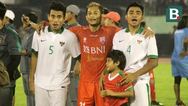 Asnawi Mangkualam (kanan) bersama Nurhidayat Haris (kiri) dan Iqbal Samad.