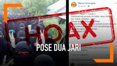 Sebuah foto beberapa wanita bercadar dengan berpose dua jari menjadi perbincangan di media sosial.