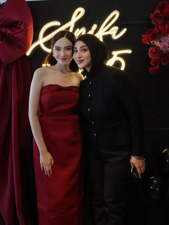 Selebritis saat Pesta Ulang Tahun Intimate Syifa Hadju ke-25.