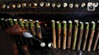 Untuk diketahui, lemang merupakan salah satu makanan tradisional yang cukup diminati selama bulan Ramadan. (Liputan6.com/Herman Zakharia)