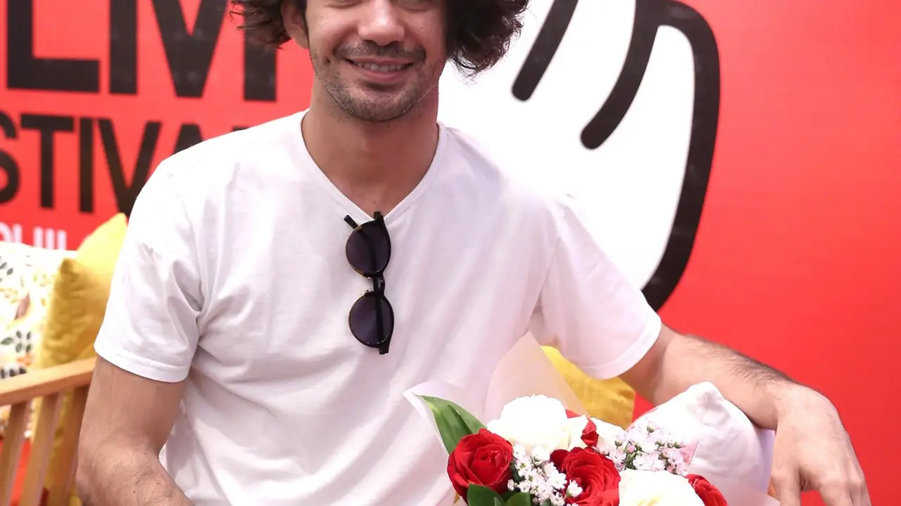 [Bintang] Reza Rahadian