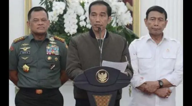 Dalam demo 4 November, Jokowi tampil modis dengan sebuah jaket bomber dan menarik perhatian begitu banyak orang, penasaran?