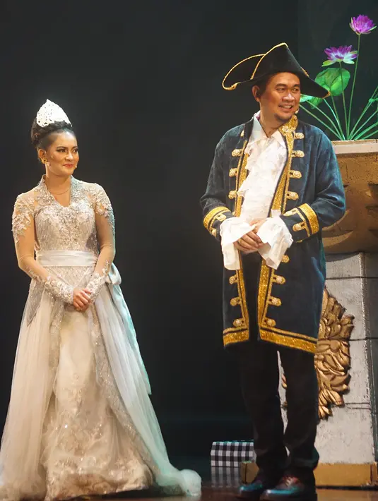 Untuk menyaksikan Lakon Bayaran ini tersedia tiket yang dijual dengan berbagai kategori. Utama Rp1 juta, Platinum Rp750 ribu, VVIP Rp500 ribu, VIP Rp300 ribu dan Balkon Rp200 ribu. (Nurwahyunan/Bintang.com)