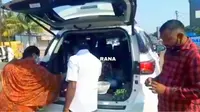 Pedagang Sultan, Pria Ini Jualan Sayuran Pakai Toyota Fortuner Baru