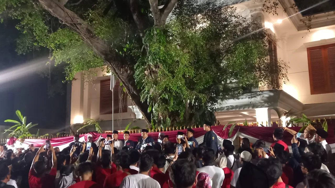 Solidaritas Ulama Muda Jokowi (Samawi) mendeklarasikan dukungan kepada Prabowo Subianto sebagai calon presiden dalam pilpres 2024. Deklarasi digelar di Jalan Kertanegara IV, Jakarta Selatan, Sabtu (7/10/2023). (Merdeka.com/Muhammad Genantan Saputra)